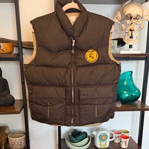 Vintage puffer vest from Yosemite Mountaineering School❤️⛰️